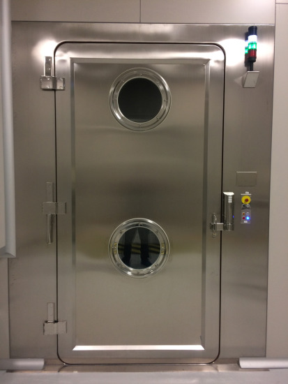 Bin washer unloading side 